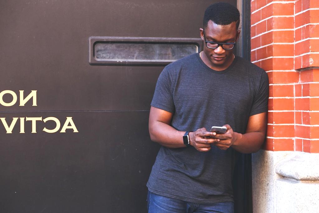 Wearable health monitoring smart device